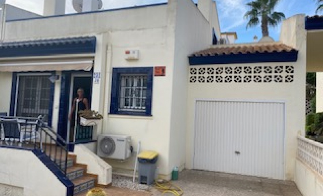 calle gibraltar,03189 Orihuela Costa,Espagne,3 Chambres à coucher Chambres à coucher,2 Salle de bainSalle de bain,Maison,calle gibraltar,1869